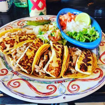 Tacos de Cabrito con queso panela