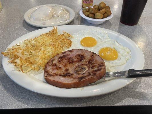 Hashbrowns, Sunnyside Up eggs and Jam.