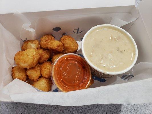 Clam Chowder & fresh fried Scallops with Spicy Dipping Ssuce