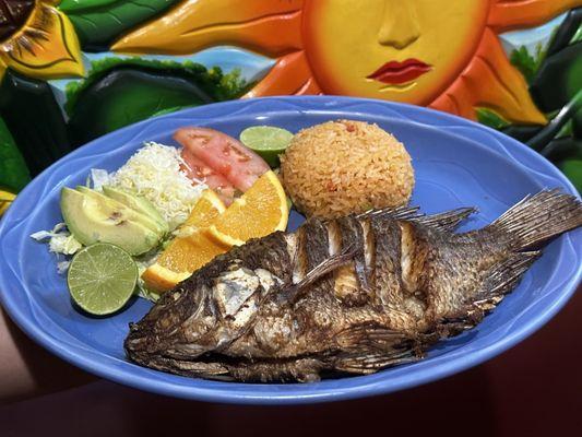 Mojarra frita (fried tilapia)