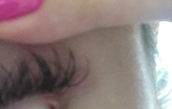 See the lash applied on the very right corner. Pic taken the day after application. The lash should be at the base but is not