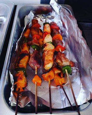 Pinchos de pollo(chicken kabobs)