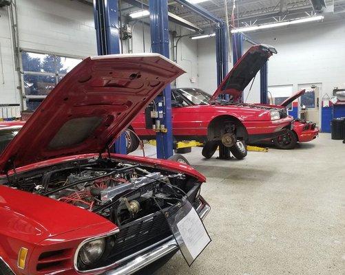 Crosstown Auto Repair in Burnsville, MN offers alignments, brakes, tune-ups, batteries, oil changes, tire repair and more.