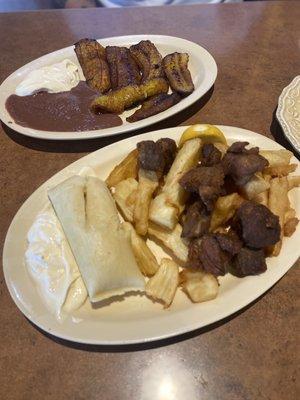 Tamal de elote, Yuca con Chicharron, plátanos fritos