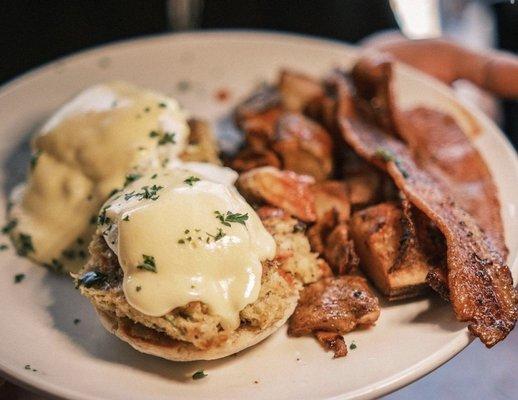 Crab cake benedict