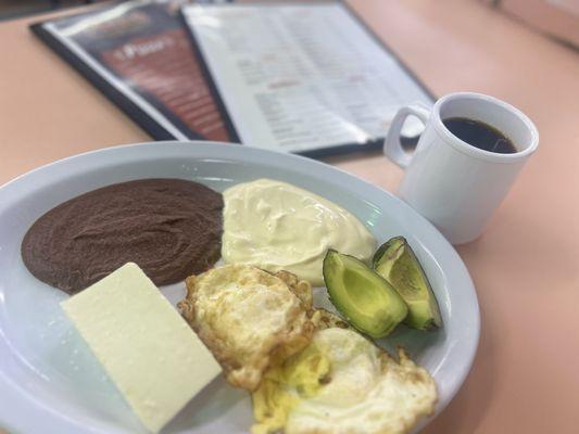 Desayuno de la casa