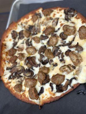 Sausage & wild mushroom flatbread