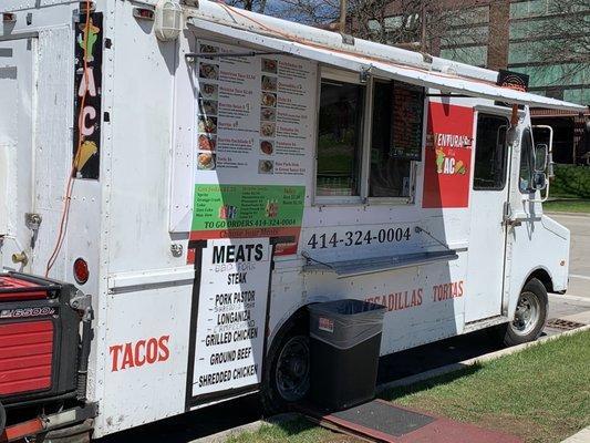 Ventura's food truck in front of the Bay View post office