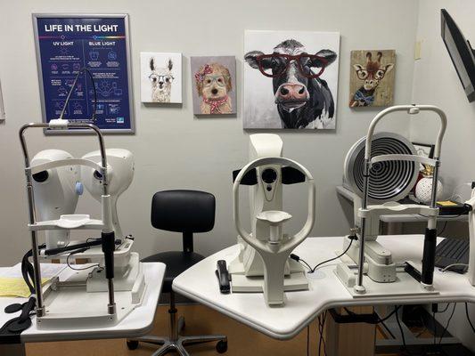 Pre-testing equipment to thoroughly evaluate the health of your eye