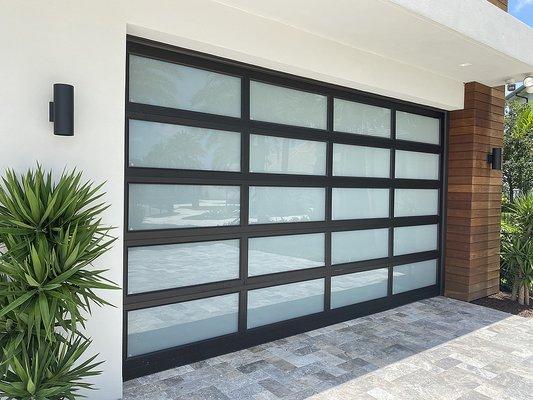 Raynor AV300 AlumaView. Aluminum Sectional Rail and Stile Doors A full 3″ thick, the Raynor AlumaView AV300 aluminum sectional rail and stil