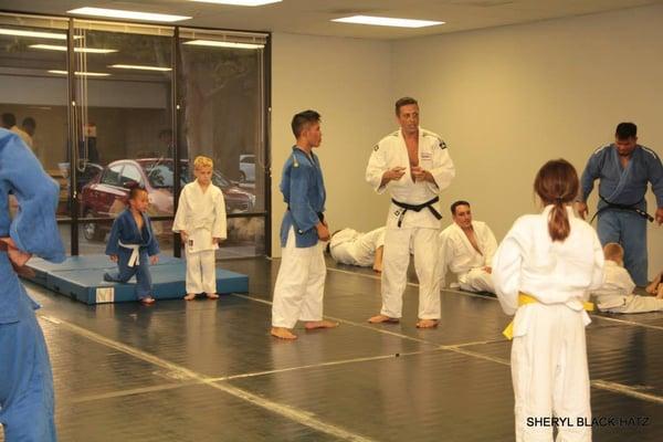 Teixeira Sensei teaching class