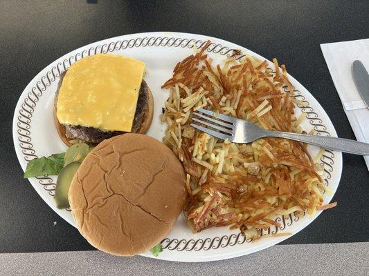 Cheeseburger Deluxe with Hash Browns scattered and smothered