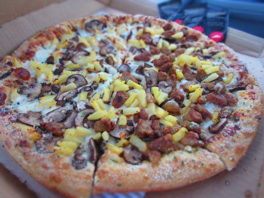 Large pizza with hand-tossed crust and Hut Favorite flavoring, creamy garlic sauce, pineapple, mushrooms, and half with Italian sausage