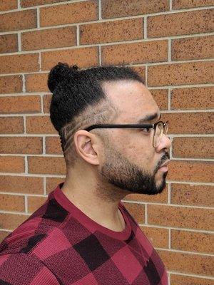 Undercut with a line pattern