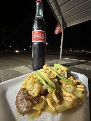 New York steak and shrimp taco
(New York steak, shrimp, mushrooms, avocado, chipotle sauce)