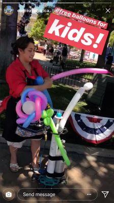 BalloonStar making fabulous balloon sculptures in Hometown Square @ a  local Bay Area theme park (2018)