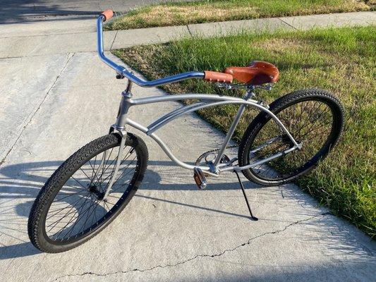 Vintage Schwinn beach cruiser.