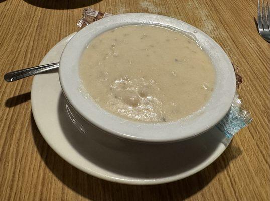 Decent clam chowder!