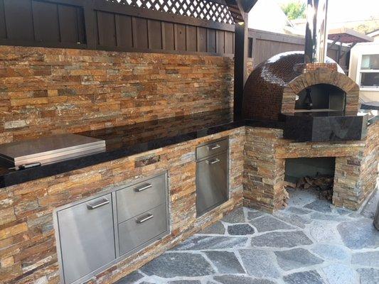 Outdoor Kitchen & Pizza Oven