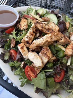 Black cat salad with chicken