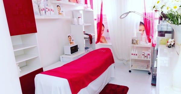 Very clean salon!