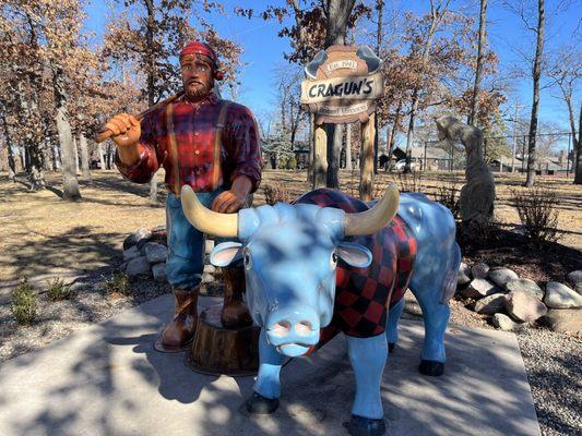 Selfie Station with Paul Bunyan and Babe