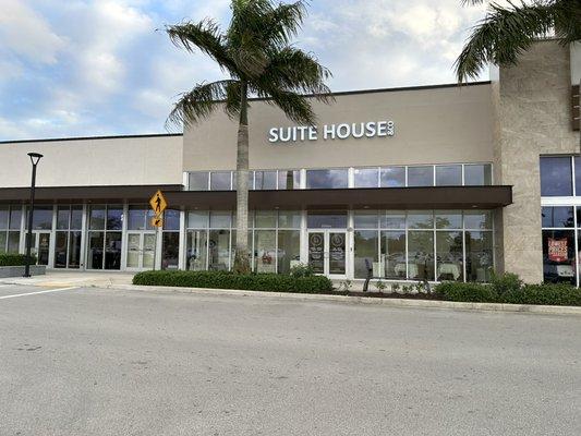 Waxtopia is now located inside Suite House & Co. In Pembroke Pines, Florida.