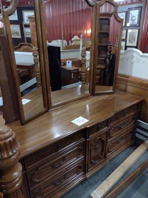 Dresser and mirror, Thomasville for $135...!!!