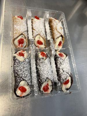 FRESH CANNOLIS