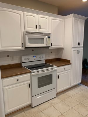 Our customer wanted her kitchen cabinets painted white, with new hardware, for a fresh look.