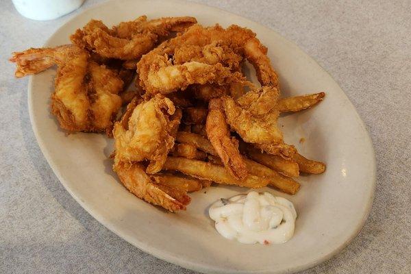 Deep fried shrimp, fries, & typical tartar sauce. Decent flavor & portion size.