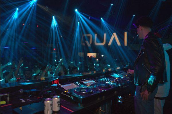 Electrifying the crowd with energy and sound, this DJ set at Quai brings together music, lights, and an unforgettable vibe for all party-goe