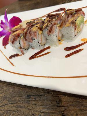 Shrimp tempura roll with filet mignon