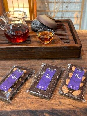 Fox and Moon Tea offers a curated selection of single origin teas, collectible tea ware and tea treats.