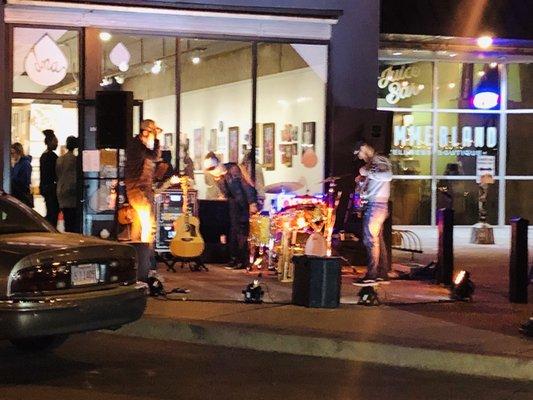 Live on the Plaza:  12 April 2019, Injunuity Band