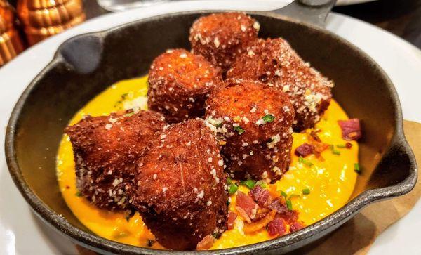 Loaded Tater Kegs (giant tots w/beer cheese fondue, bacon, parm, scallion) -gOOd!!!!!