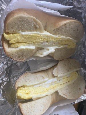 Cheese omelette on a bagel