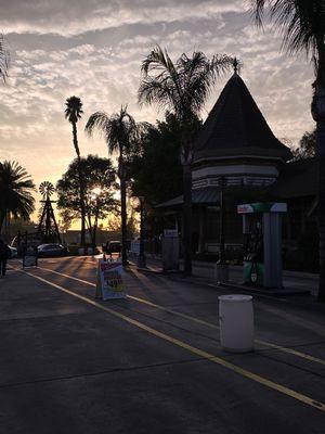 Bonita car wash looks beautiful in the afternoon with the sun setting down.