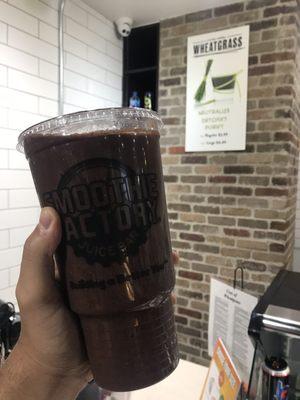 Ginger Berry Green smoothie (medium) -- great value!