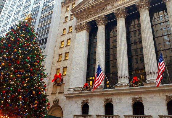 Christmas tree near NY Stock Exchange on Wall Street - (12/16/2015)