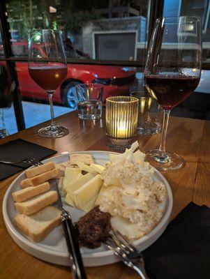 Cheese board and lambrusco