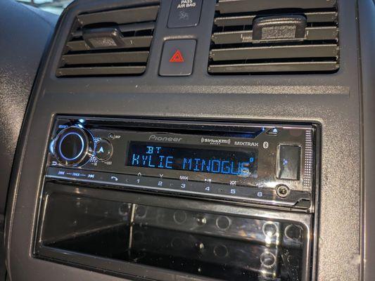 Our new stereo, thanks to Autostar Starbass.