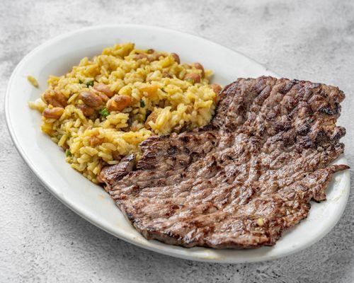 Calentado con carne asada. Made to order a blend of rice beans and scallions.