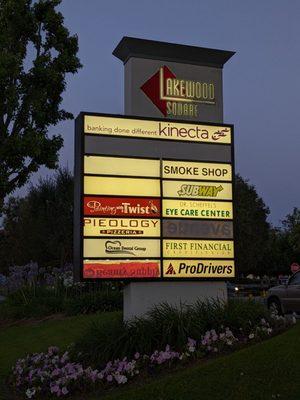 Businesses at Lakewood Square