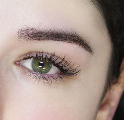 Natural looking classic mink eyelash extensions