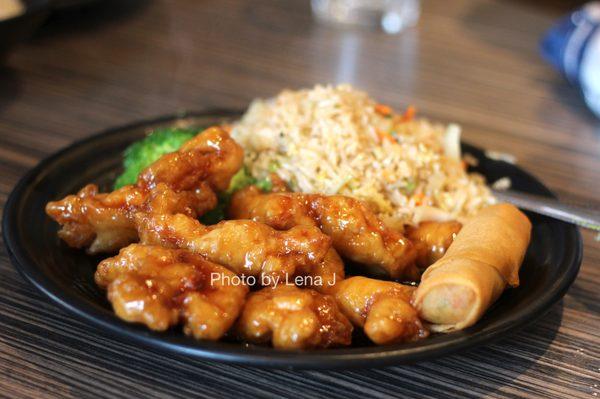 General Tso's Chicken Lunch Special (!$11.95) - served w egg roll and fried rice