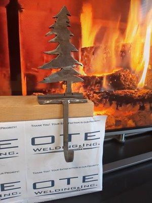 Steel tree stocking holder for mantle