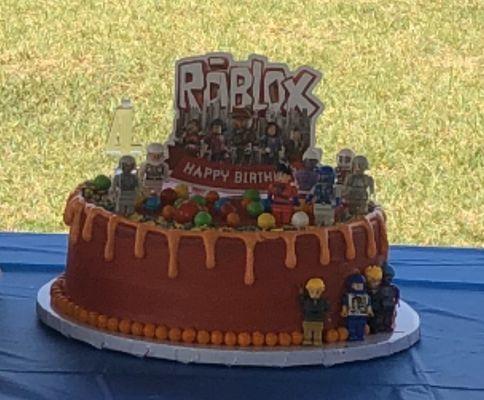 Roblox Birthday Cake