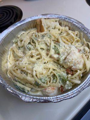 Fettucini Alfredo with Shrimp and Broccoli