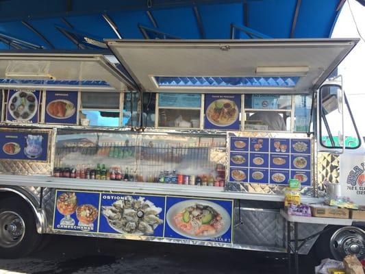 Jala Mariscos food truck.